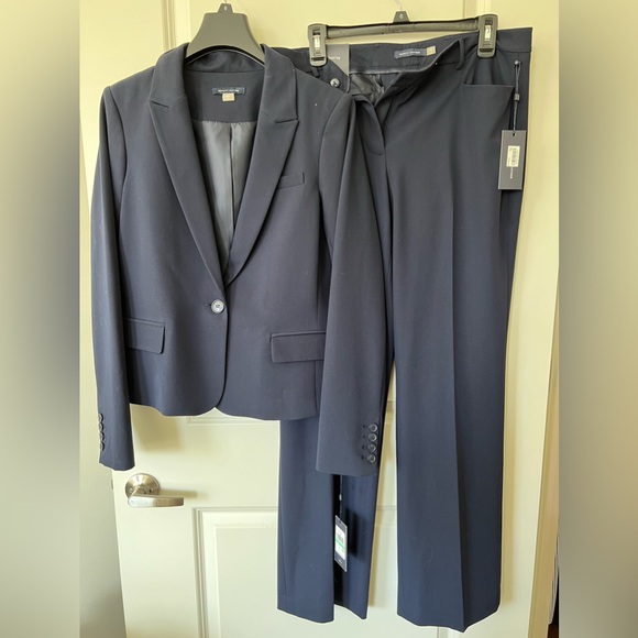 Tommy Hilfiger Navy 2 Piece Suit NWT Bootleg Pant - Picture 1 of 7